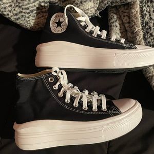 Black platform converse like new! Only worn once